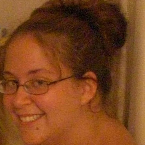 Meet your Posher, Heather - Picture 1 of 2